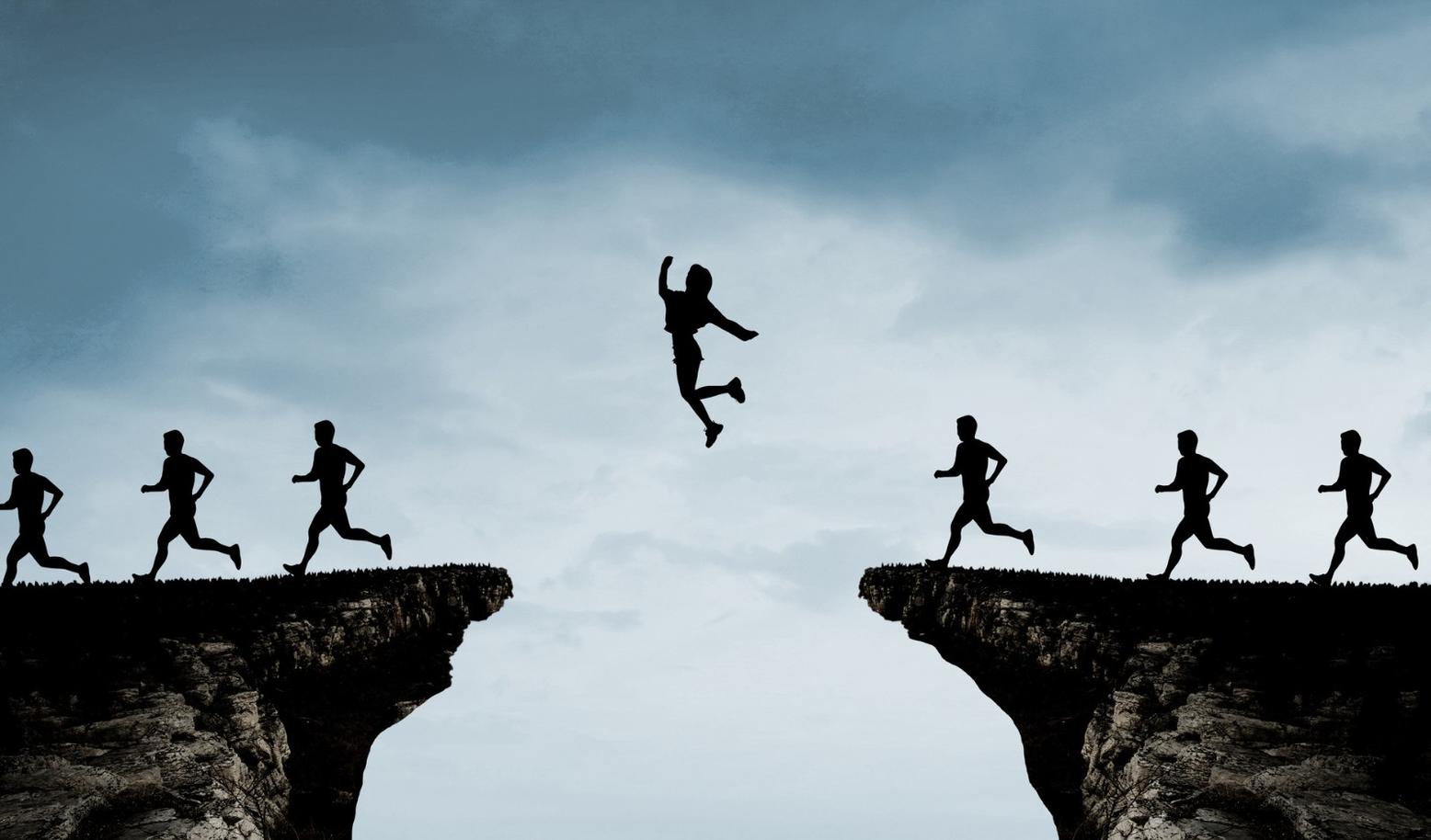 旅游業(yè)處在十字路口：酒店倒在黎明前，民宿“斷臂”待重生